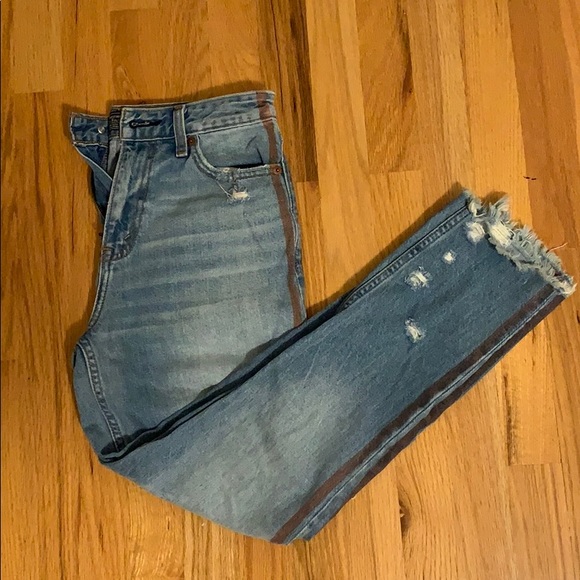 NWOT | Abercrombie | high rise mom jeans - Picture 3 of 6